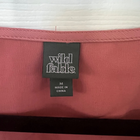 WIDLE FABLE Rose Tie Front Crop Top Silk NWOT - Picture 3 of 3